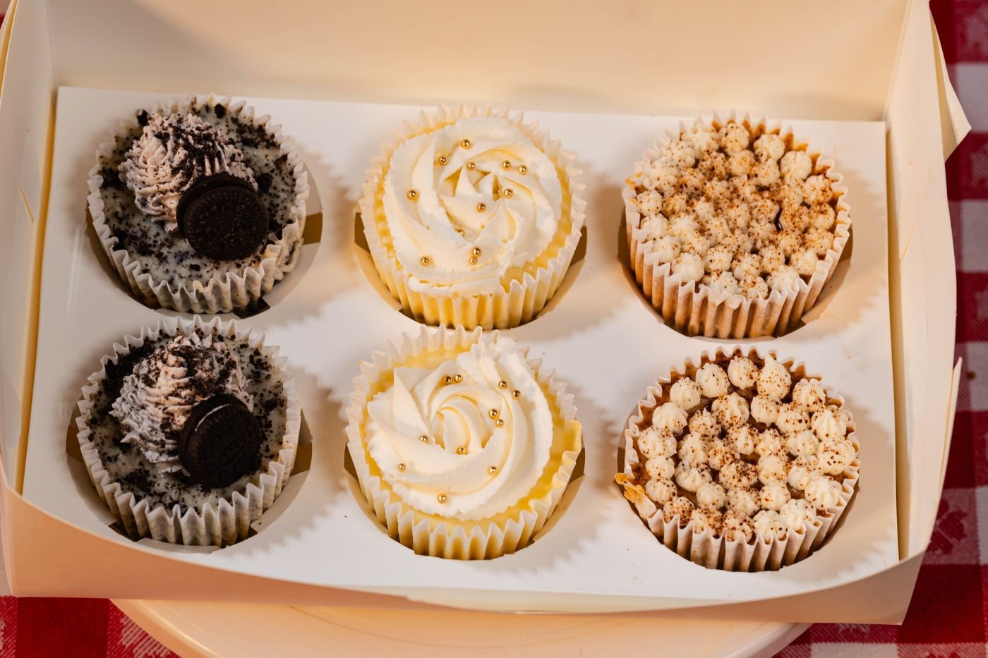 A Mini Cup Club box of 6 cheesecake cups
