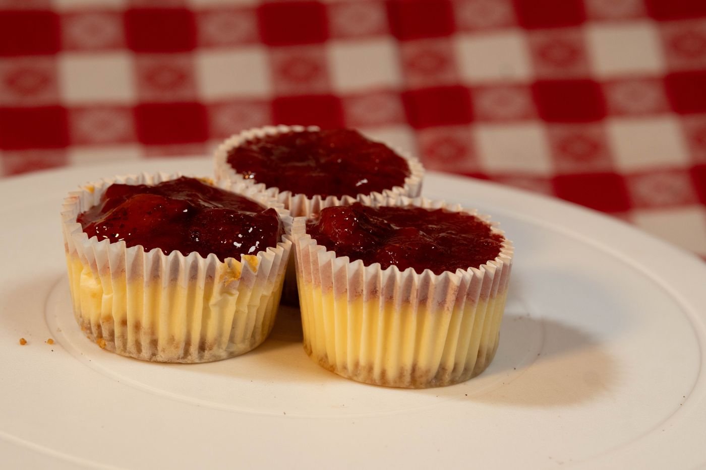 Strawberry cheesecake cups